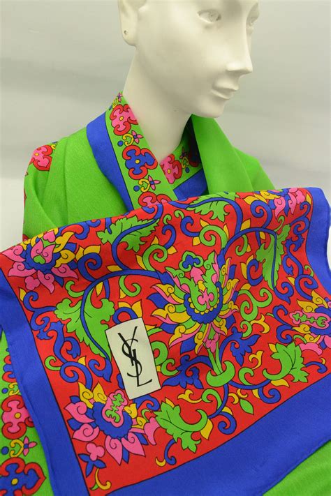 foulard yves saint laurent femme|Foulards Yves Saint Laurent pour Femme .